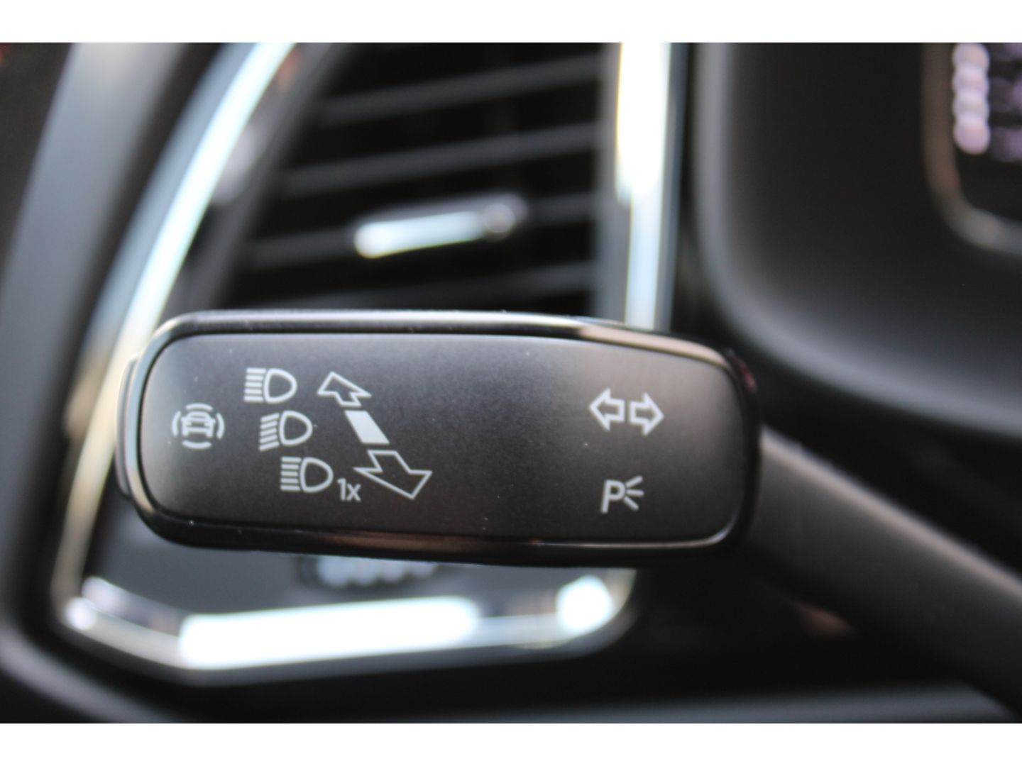 Fahrzeugabbildung SEAT Ateca 4Drive FR ACC LED Pano RFK Full Link AHK W