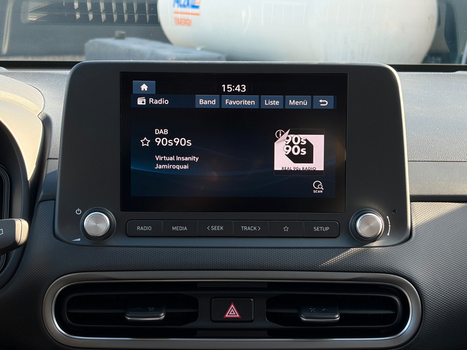 Fahrzeugabbildung Hyundai KONA E SELECT ACC PDC LFA LKA SHZ LHZ CarPlay