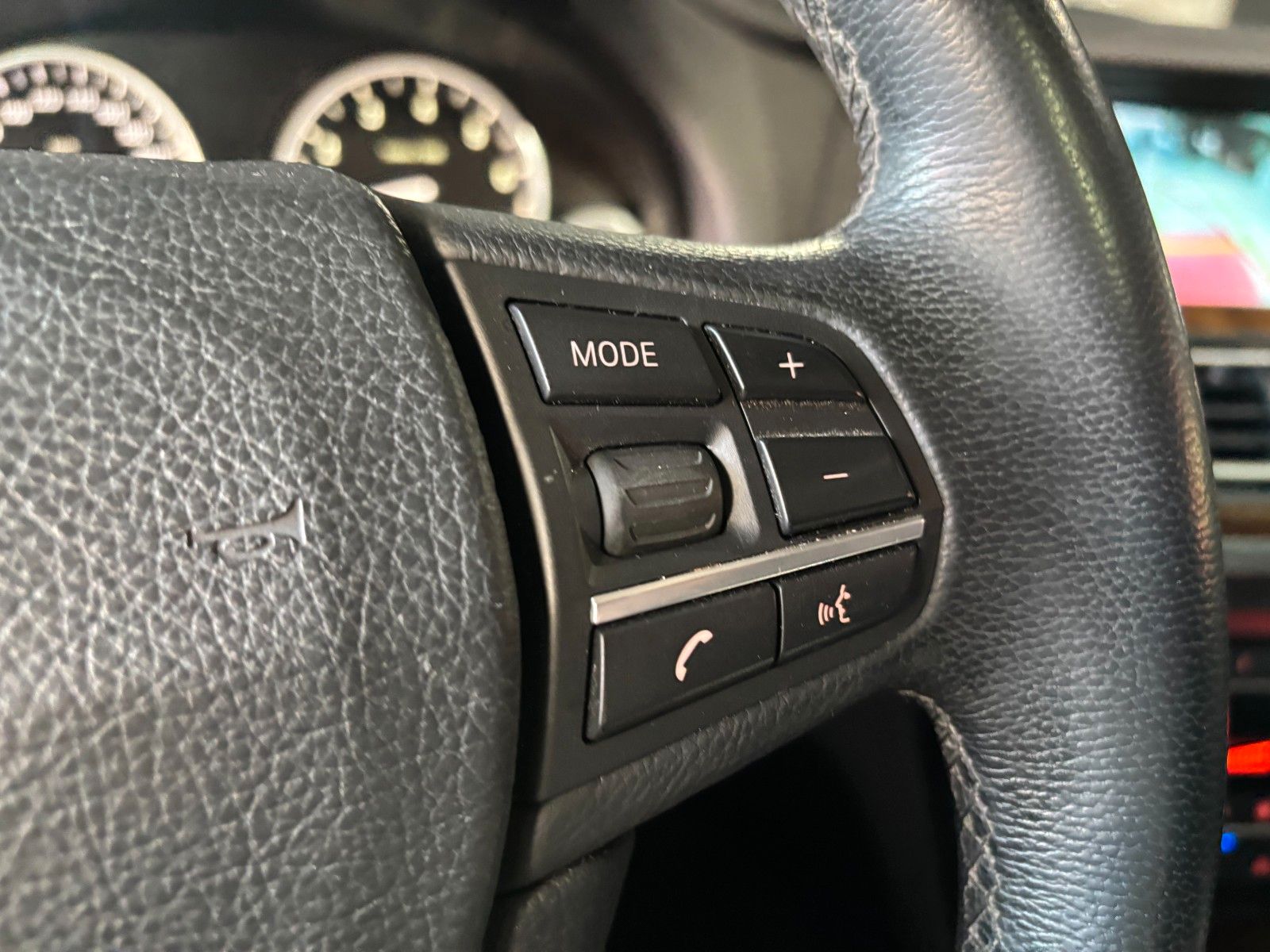 Fahrzeugabbildung BMW 760i L V12/MASSAGE/MEMORY/HUD/SCHIEBEDACH/KAMERA