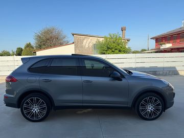 Porsche Cayenne - 4