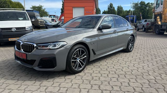 BMW 530 e xDrive M Paket Laserlicht Leder Navi PDC