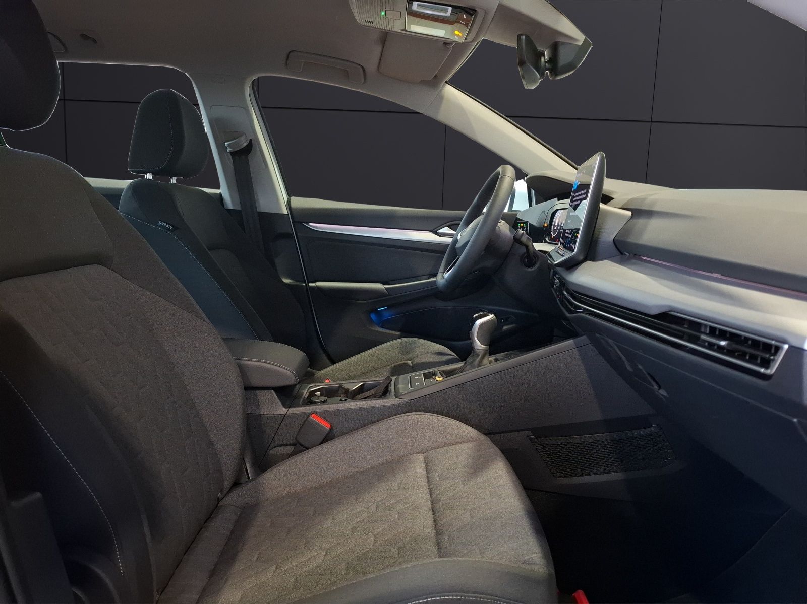 Fahrzeugabbildung Volkswagen Golf VIII Variant TSI Life Standhzg. LED Navi HU