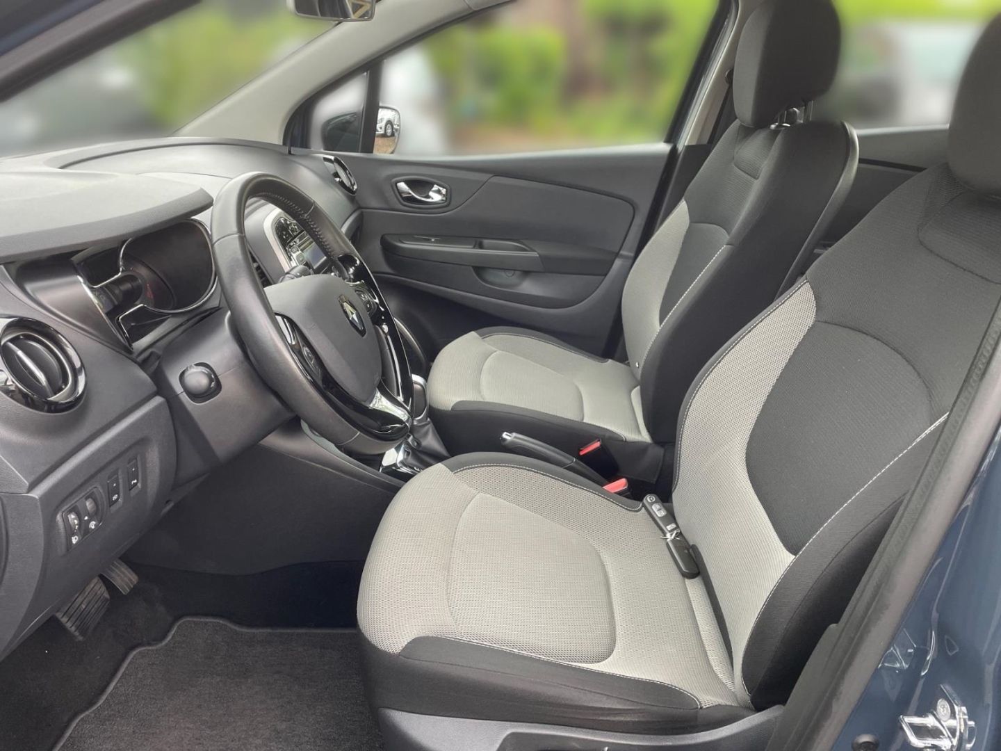 Fahrzeugabbildung Renault Captur 1.5 dCi Experience Tempomat Parksensoren