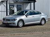 Volkswagen Passat Limo. 2.0 TDI Comfortline/NAVI/ACC/PDC - Volkswagen Passat: Limo