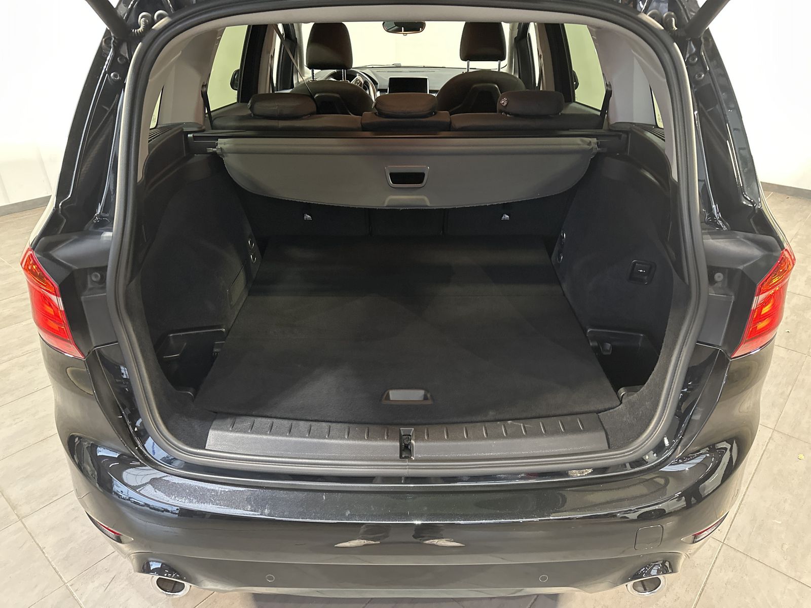 Fahrzeugabbildung BMW 218d Gran Tourer Advantage Aut. NAV+LED+KAM+SHZ