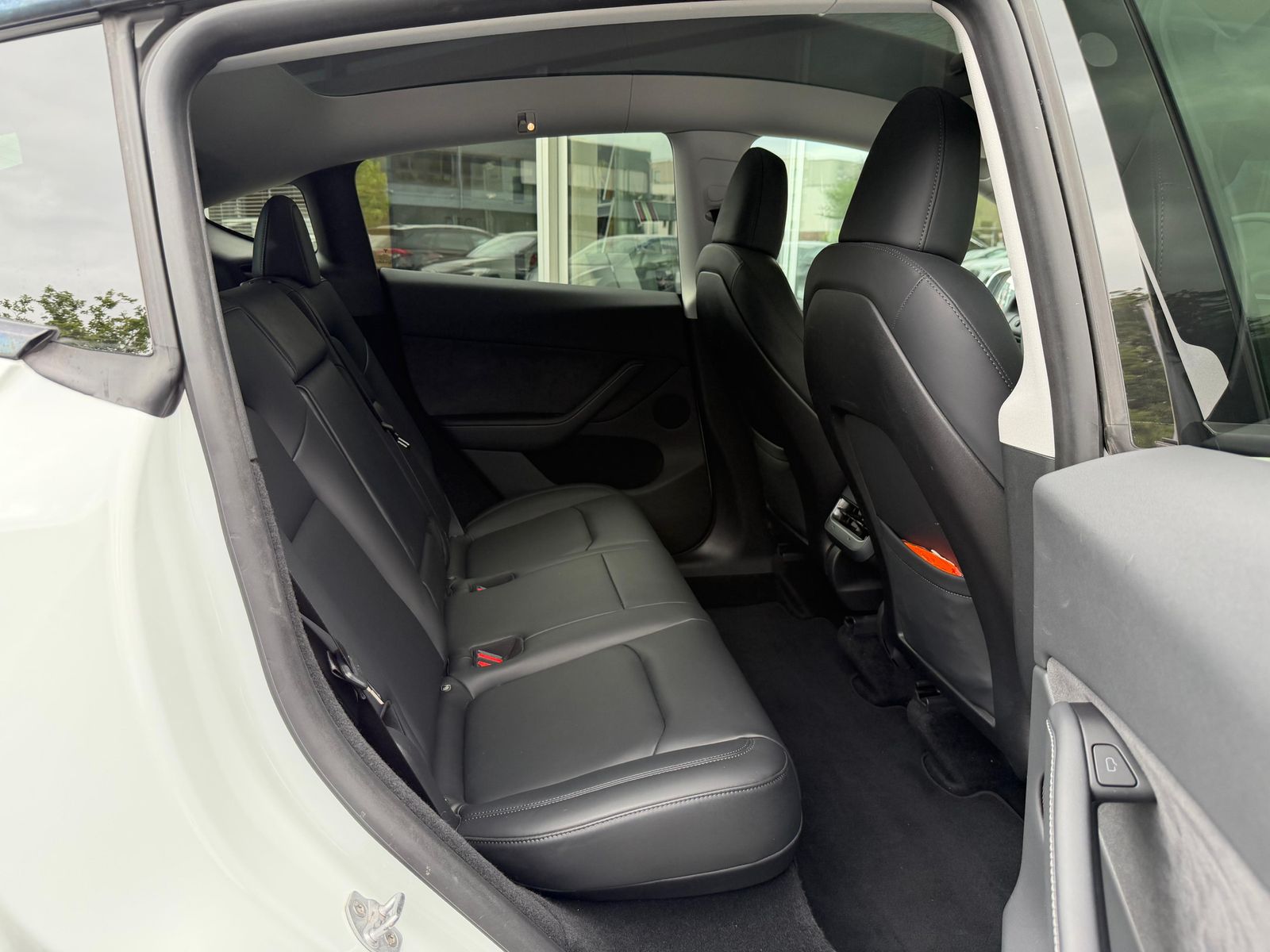 Fahrzeugabbildung Tesla Model Y LR Dual AWD PANO+STDHZ+NAVI+LED+ACC+19"+