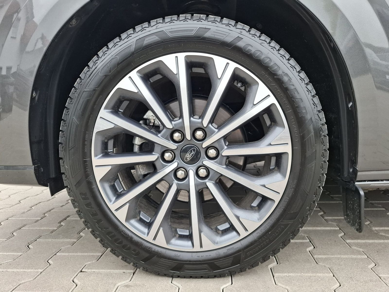 Fahrzeugabbildung Ford Tourneo Custom L1 Titanium X MATRIX*STANDH.*AHK