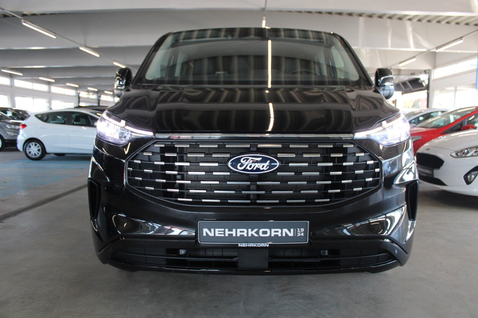 Fahrzeugabbildung Ford Tourneo Custom L2 Titanium LED AHK ACC WinterPak