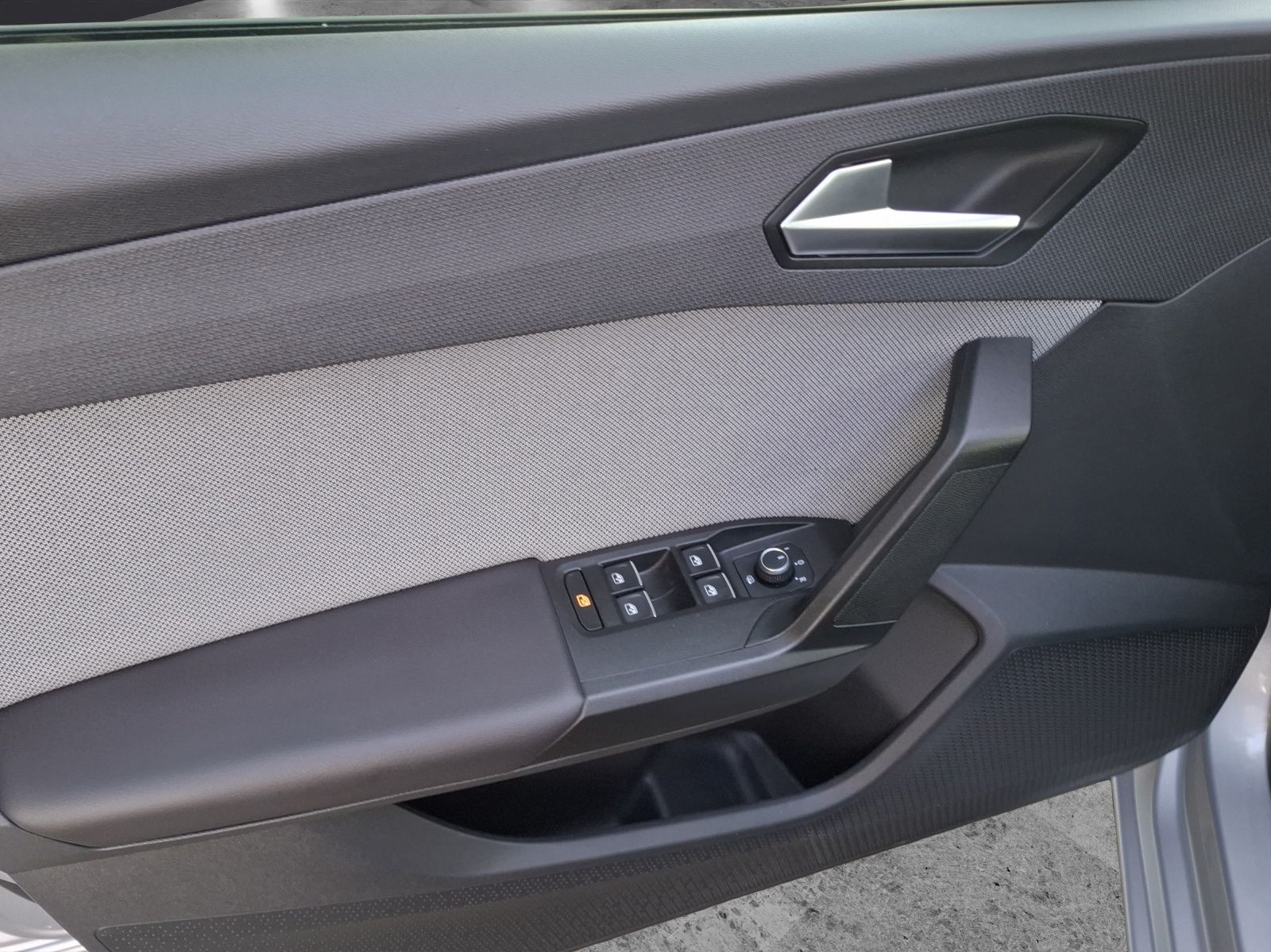 Fahrzeugabbildung SEAT Leon ST TSI Style LED AHK Navi AID GRA SHZ Park-