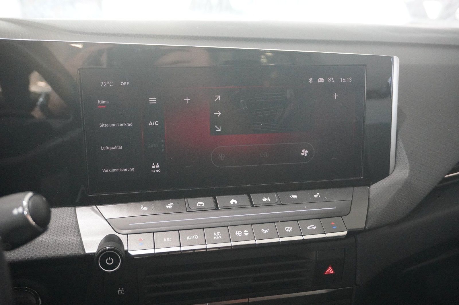 Fahrzeugabbildung Opel Astra L Lim. 1.6 HYBRID ELEGANCE NAVI/KAMERA/AHK