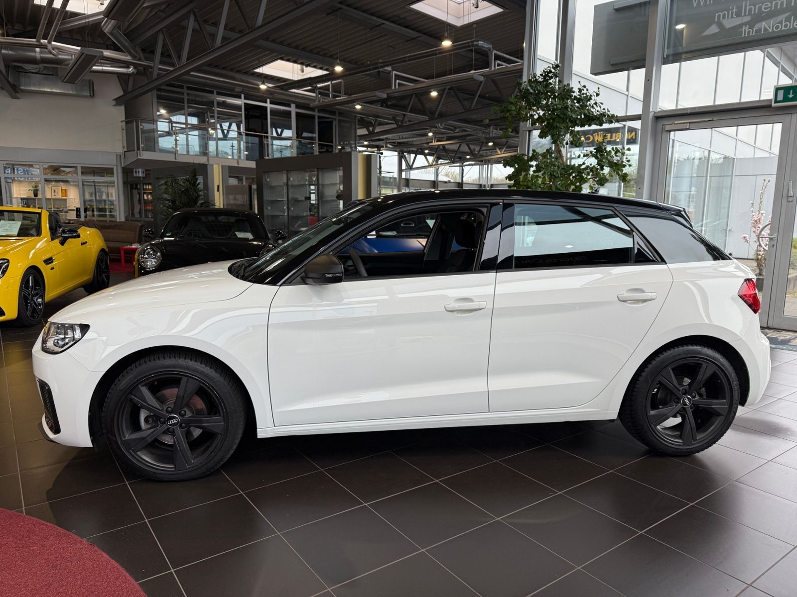 Fahrzeugabbildung Audi A1 Sportback 35 TFSI CARPLAY PDC SHZ