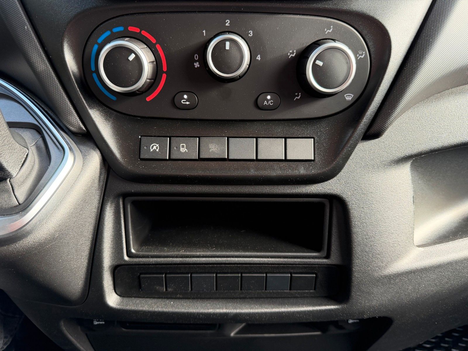 Fahrzeugabbildung Iveco Daily 35S14 A8*R3.450mm*Automatik*Kamera*3Sitze*