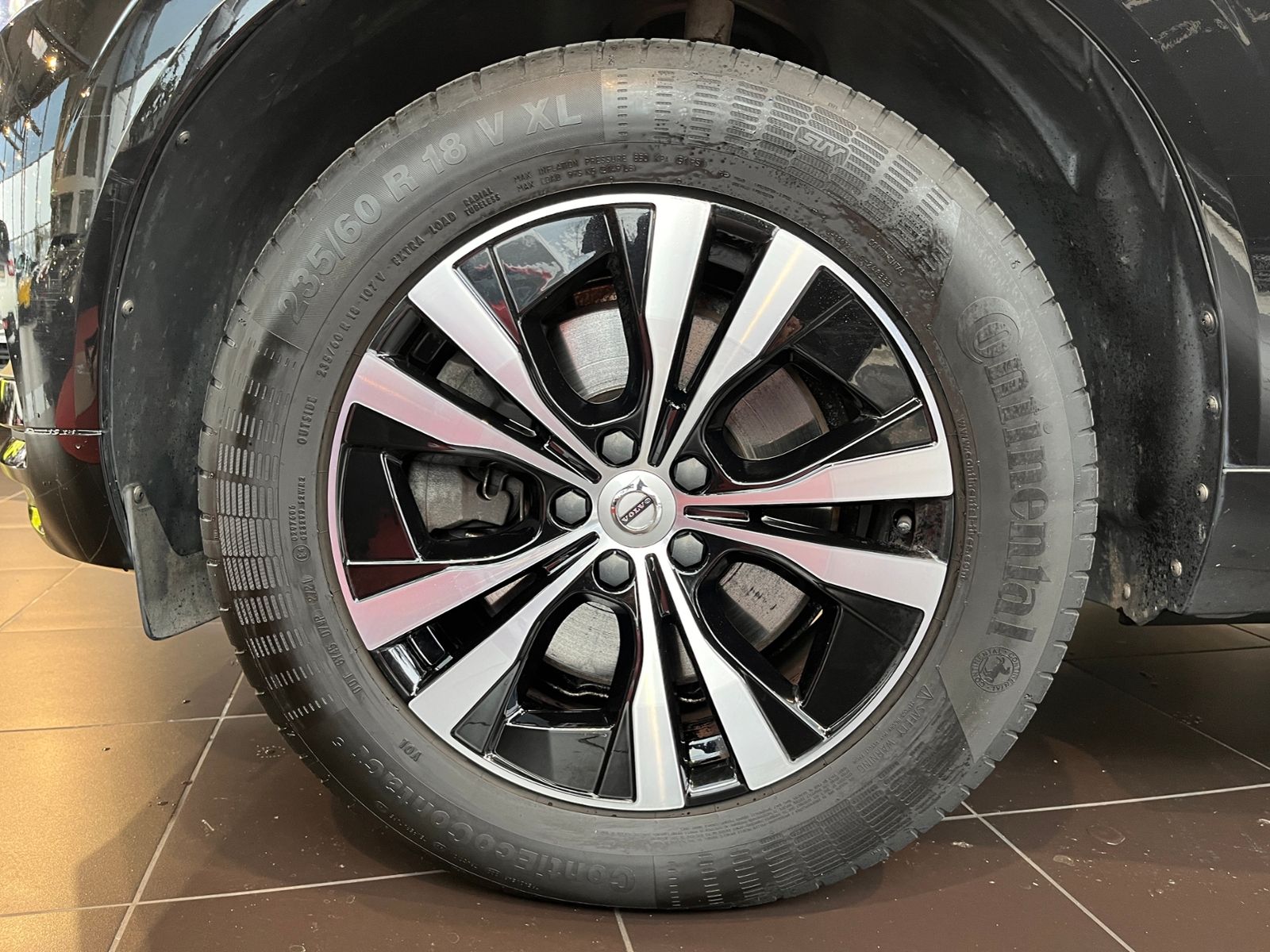 Fahrzeugabbildung Volvo XC60 Momentum Pro 2WD AHK LED NAV RFK 18"