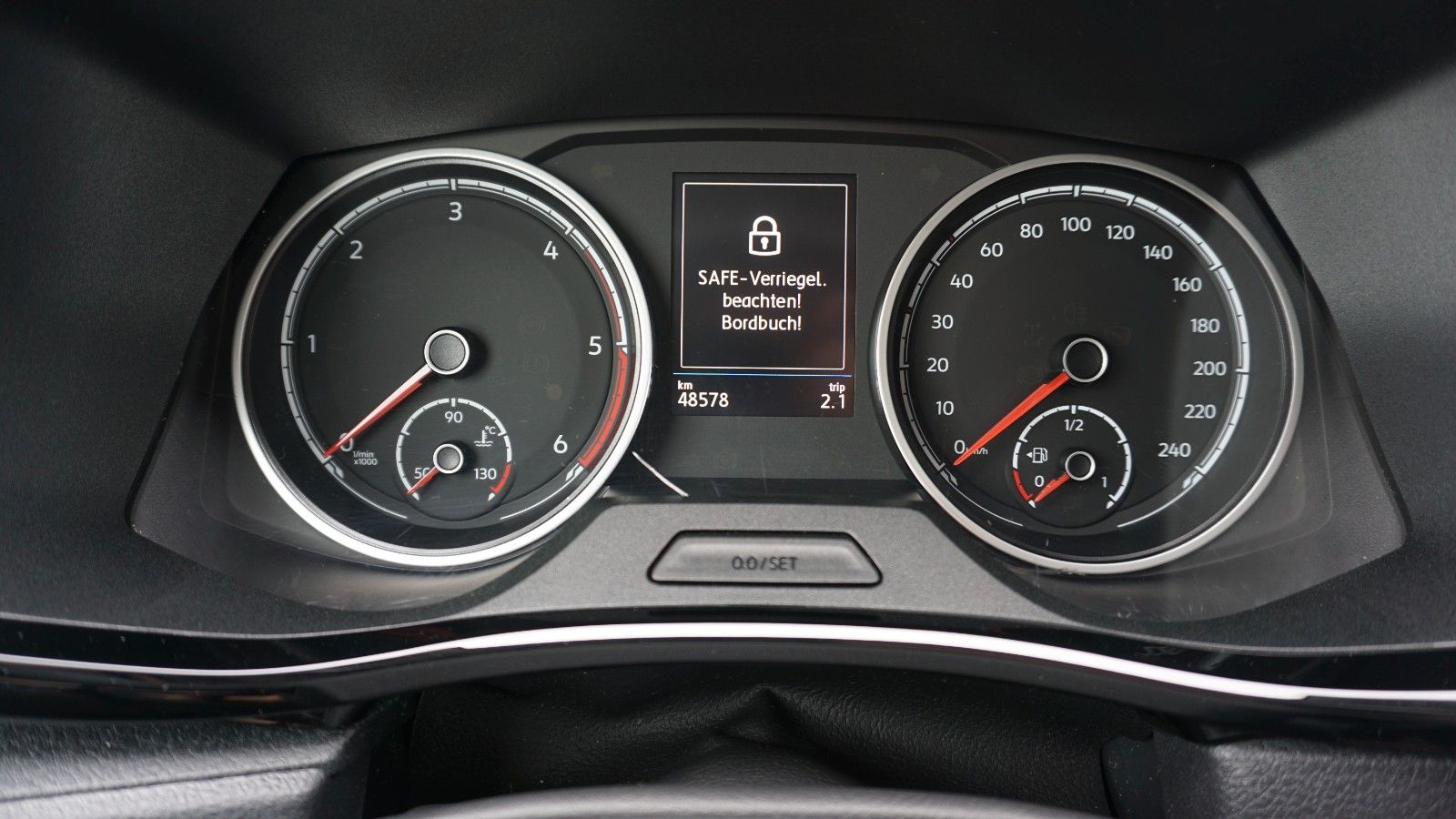 Fahrzeugabbildung Volkswagen T6 Multivan 2.0L TDI DSG Kamera Navi AHK 7 Sitze