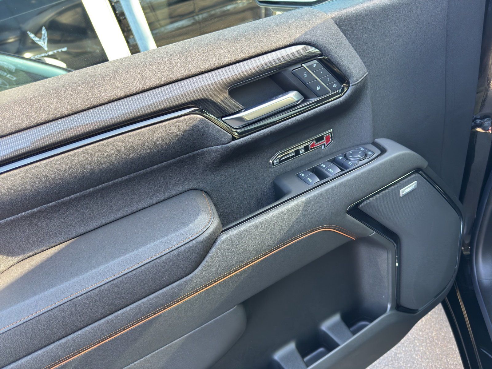 Fahrzeugabbildung GMC Sierra 1500 AT4 Crew Cab Short Bed AHK/LED/SHD/