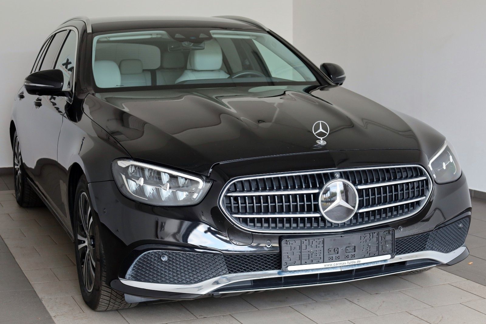 Fahrzeugabbildung Mercedes-Benz E 220d 4M T Leder,Navi,LED,SH+Standhzg.,360°Kam.