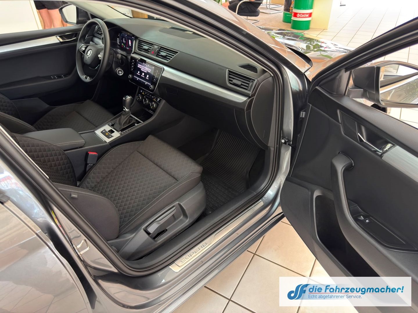 Fahrzeugabbildung SKODA Superb Combi Ambition Digitales Cockpit LED Sper