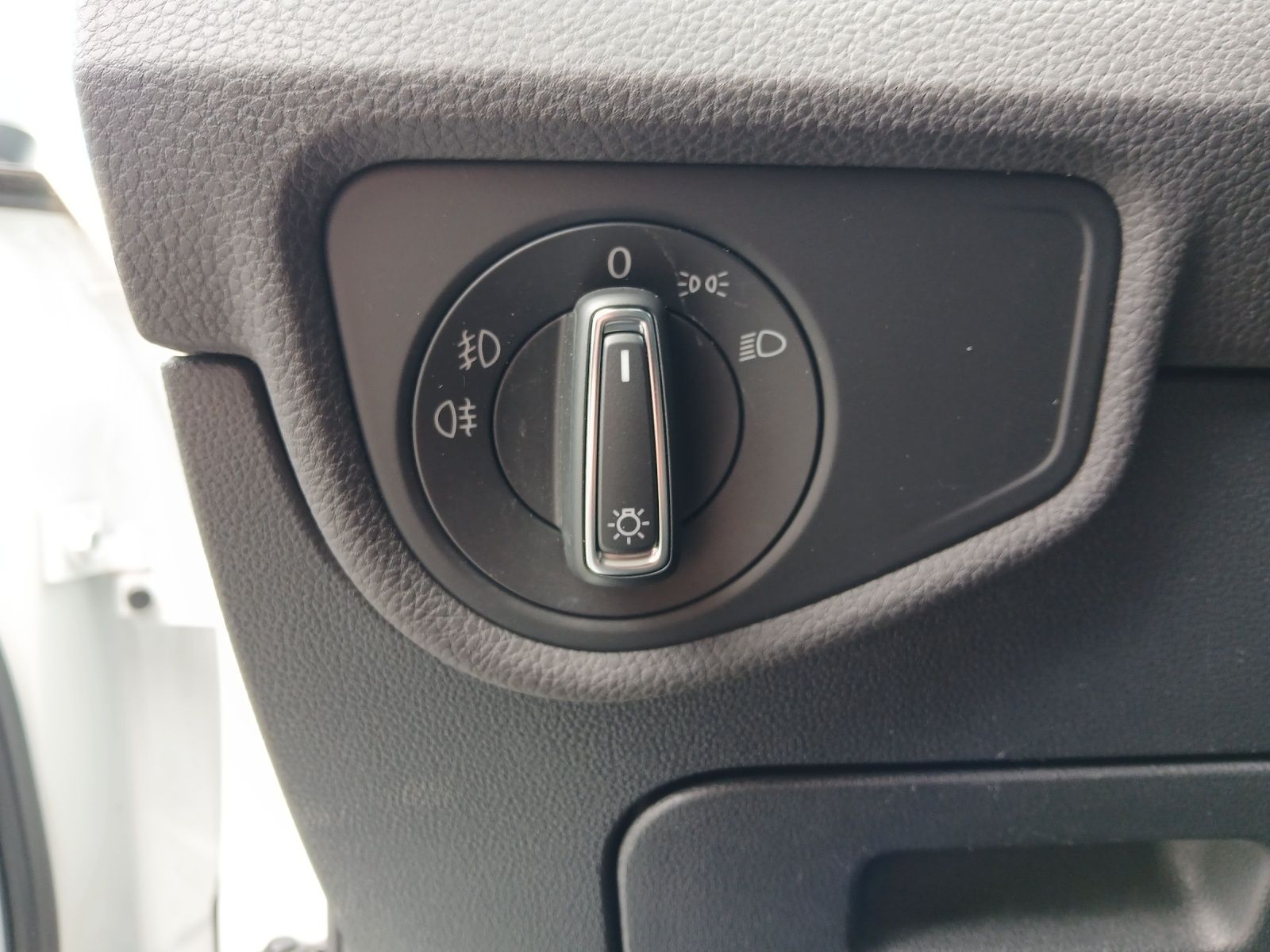 Fahrzeugabbildung Volkswagen Touran 2.0 TDI Highline DSG AHK Pano Kamera