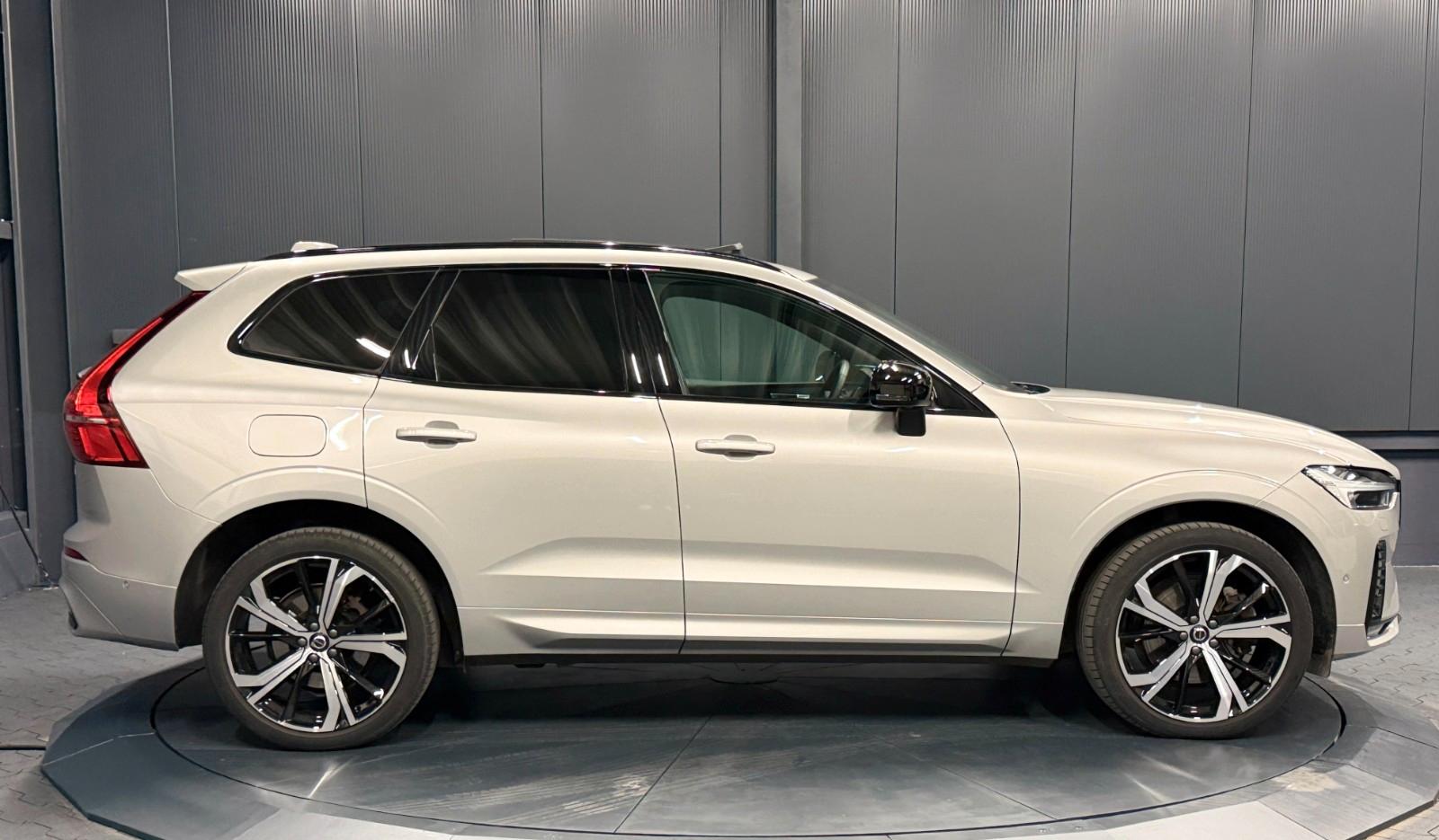 Volvo XC60 Plus Dark AWD *21Zoll*PANORAMA*Kristallglas