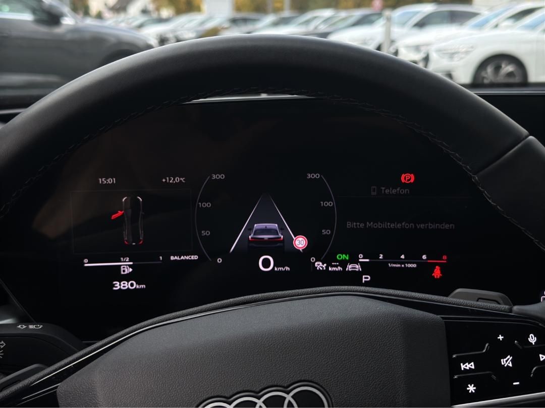 Fahrzeugabbildung Audi A5 Limousine TFSI quattro S tronic Fahren Parken