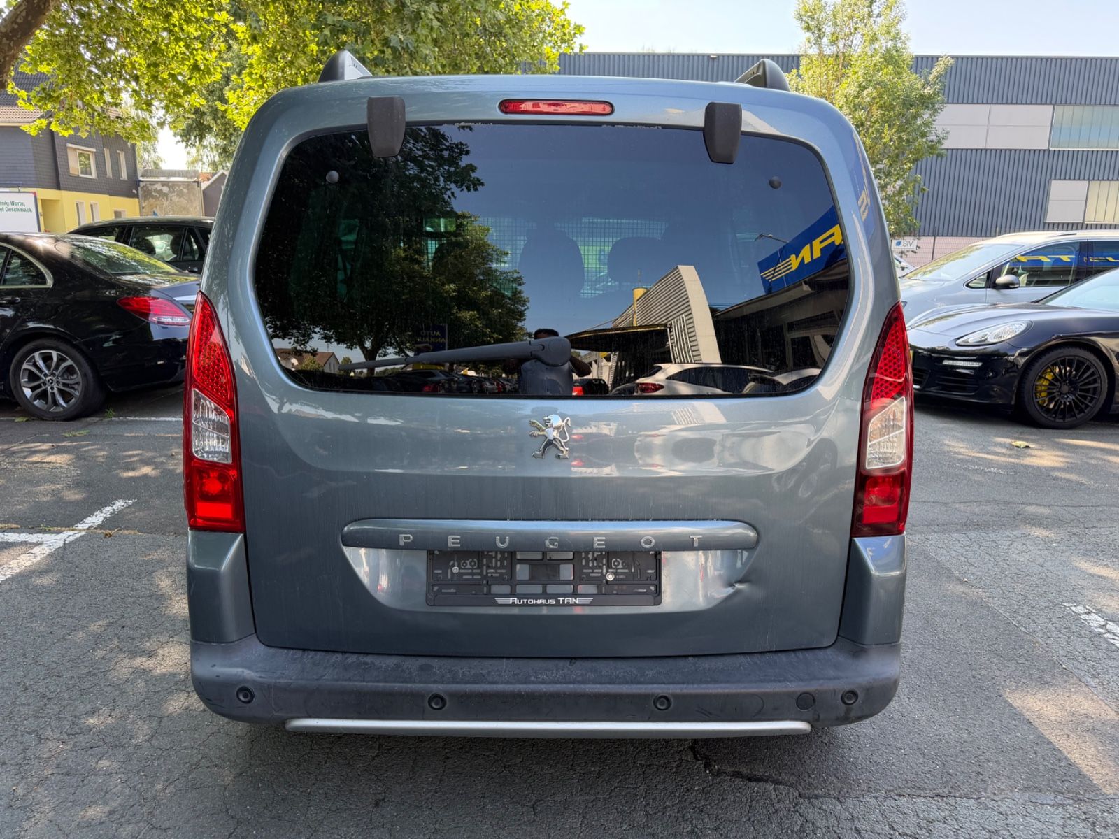 Fahrzeugabbildung Peugeot Partner Tepee Family