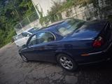 Jaguar S-Type V8 - - blaue Jaguar S-Type