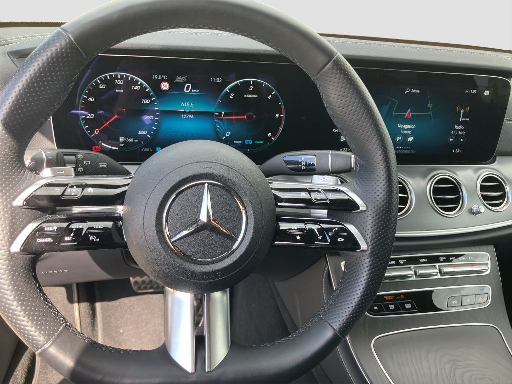 Fahrzeugabbildung Mercedes-Benz E 220 d T-Modell AMG LINE*NightPaket*PanoDach