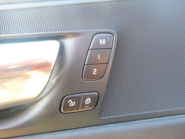 Fahrzeugabbildung Volvo XC60 R Design 2WD >AUT/AHK/LED/KAM/PDC<