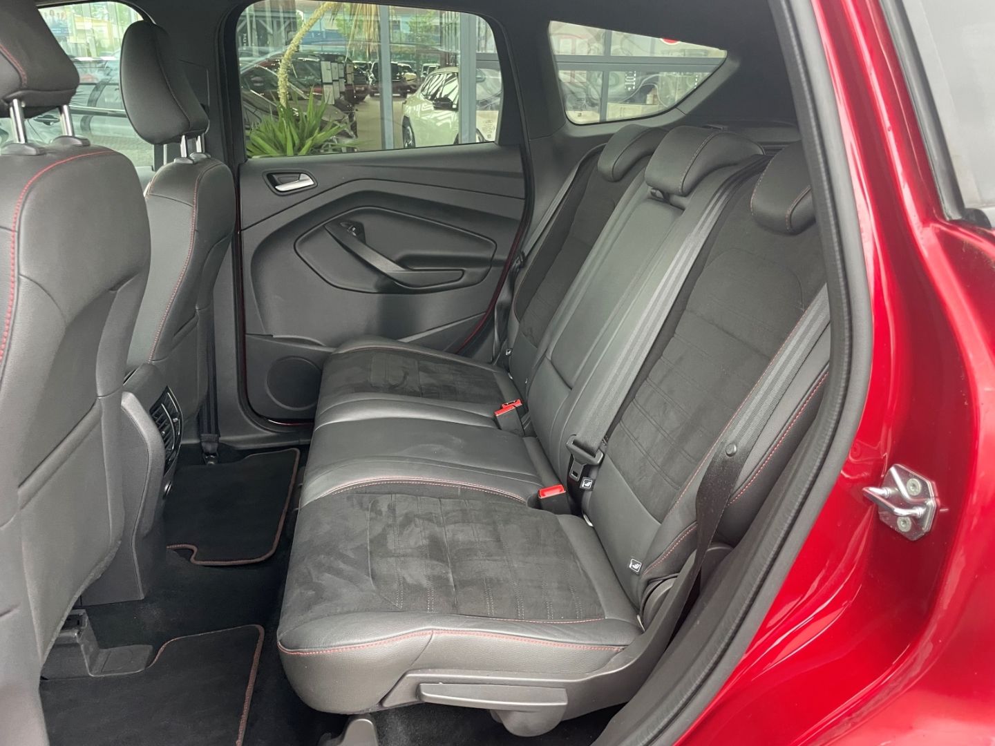 Fahrzeugabbildung Ford Kuga ST-Line elek Heckkl SHZ vo Lenkradhzg