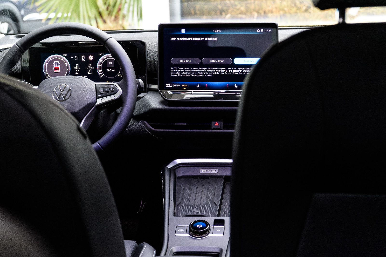 Fahrzeugabbildung Volkswagen T-Roc 1.5 eTSI  Style+IQ-Light+AHK+5 Jahre Gar.