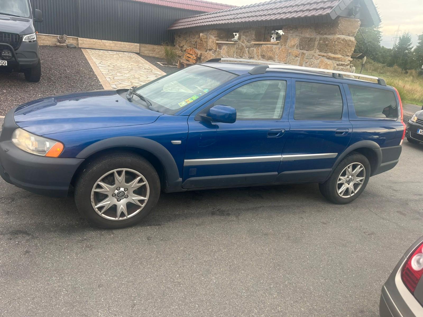 Volvo XC70 2006 — rear view