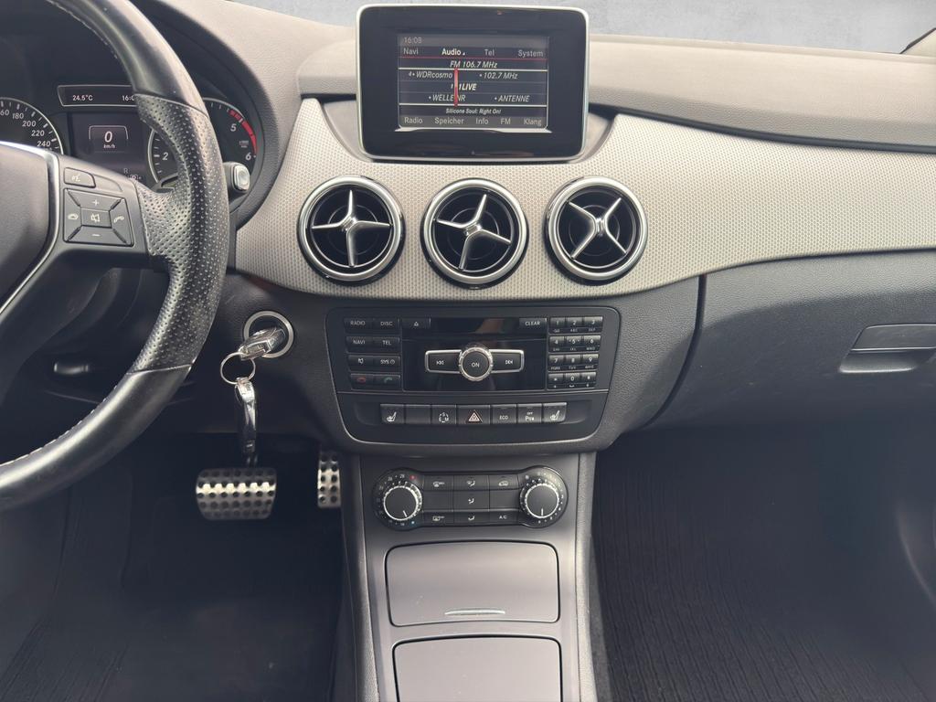 Mercedes-Benz B 180