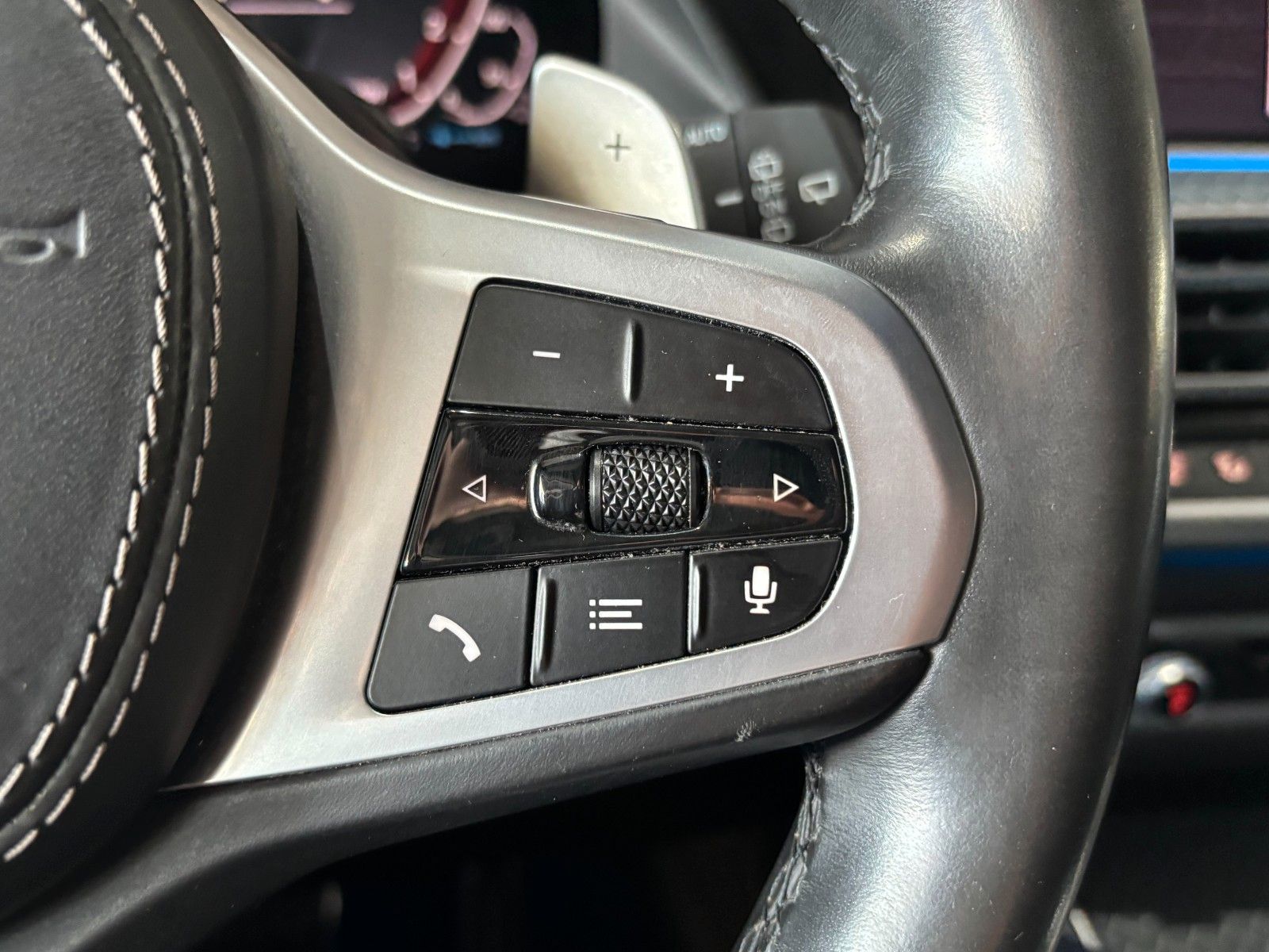 Fahrzeugabbildung BMW X5 xDrive 45e *M-Packet*HUD*360°Kam*Keyless