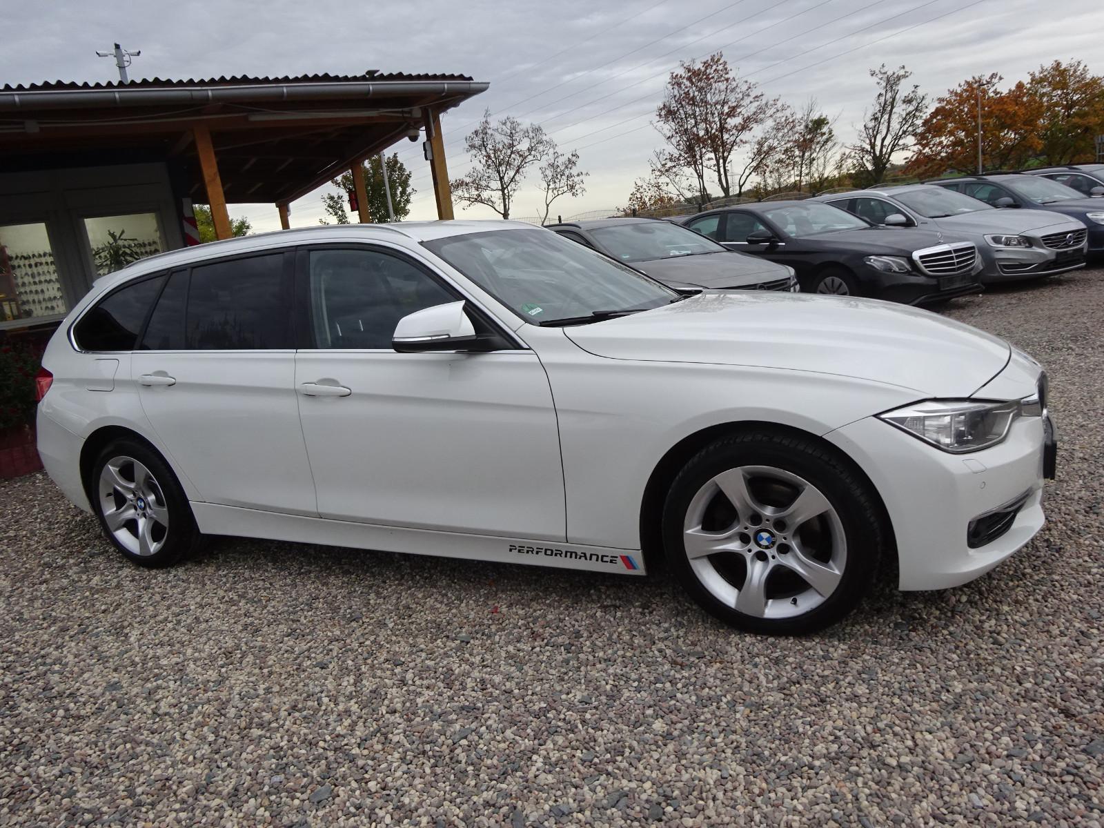 BMW 318 2014 — interior