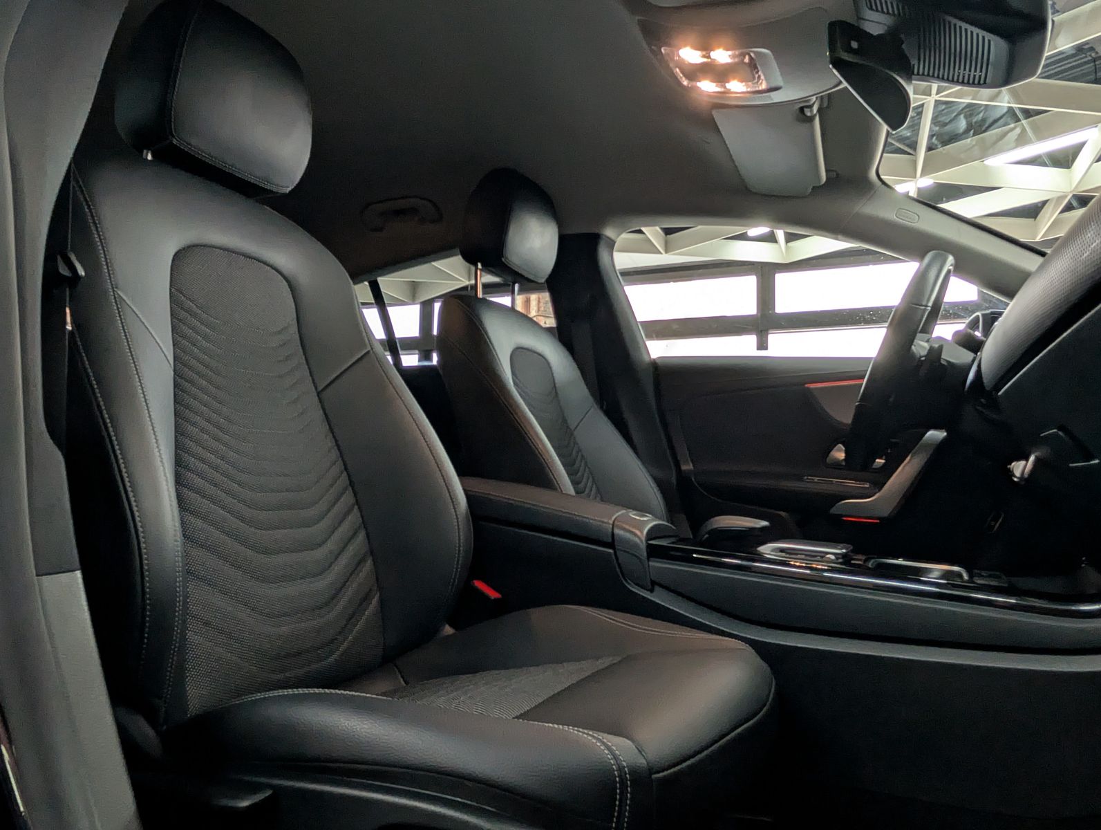 Fahrzeugabbildung Mercedes-Benz CLA 220 d SB MULTIBEAM LEDER DISTR HIGHEND 18