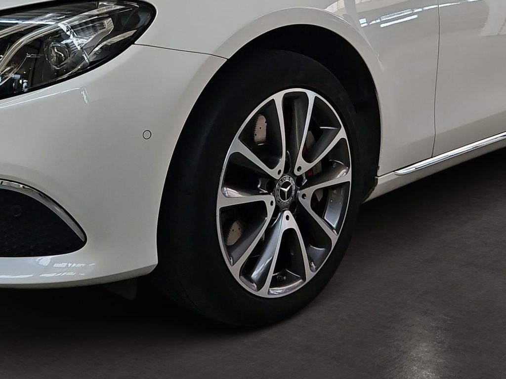 Fahrzeugabbildung Mercedes-Benz E 400 d 4M Luxury Pano Memory Totwi. LED 360°