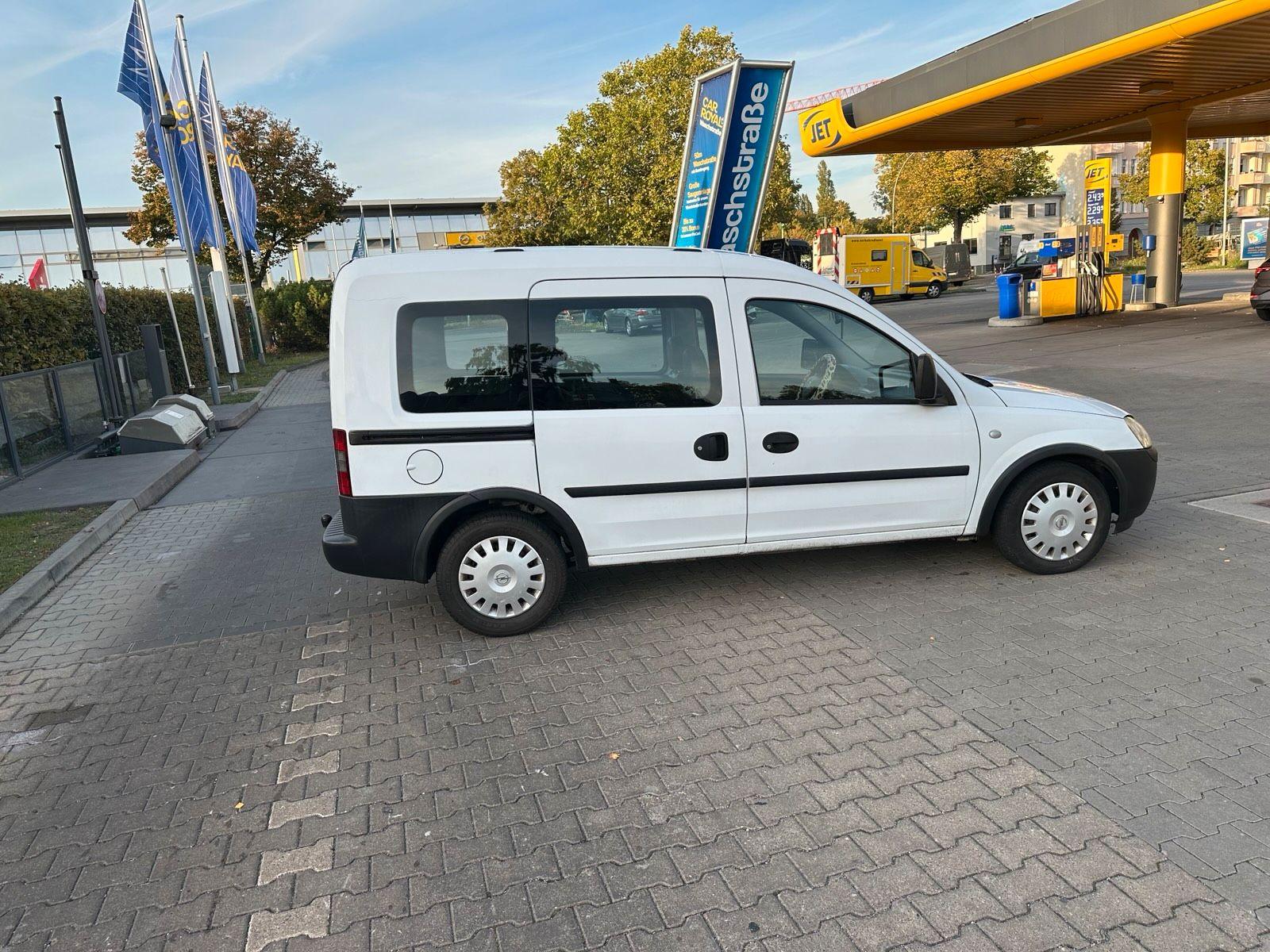 Opel Combo 2009 — двигун 110 HP (81kW)