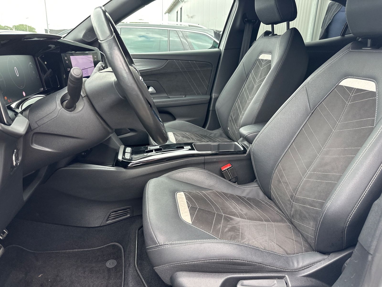 Fahrzeugabbildung Opel Mokka-e Ultimate NAV+MATRIX+ACC+KAMERA+SHZ+18ZO