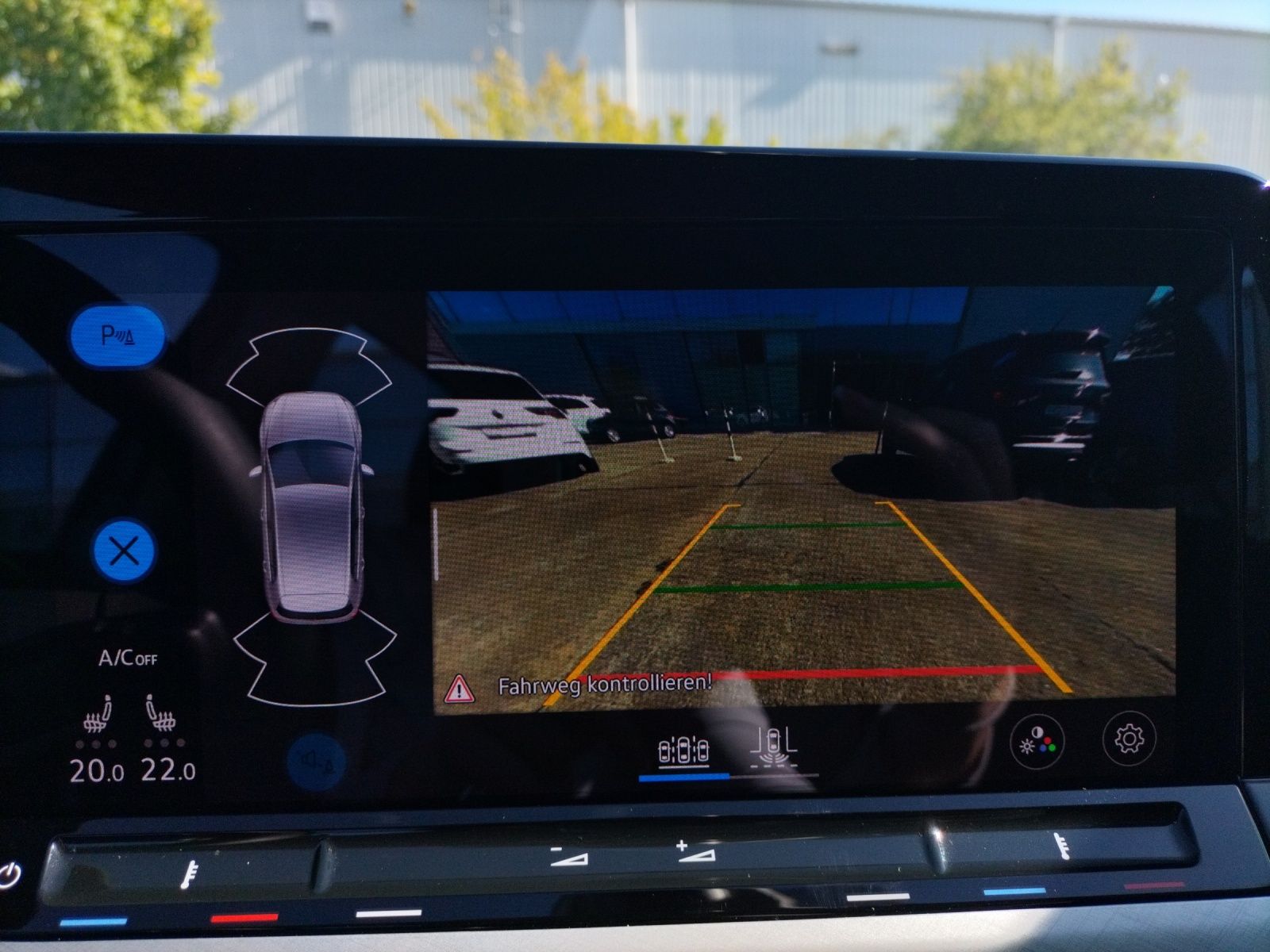 Fahrzeugabbildung Volkswagen Golf VIII TSI Life LED Kamera CarPlay SHZ PDC AC