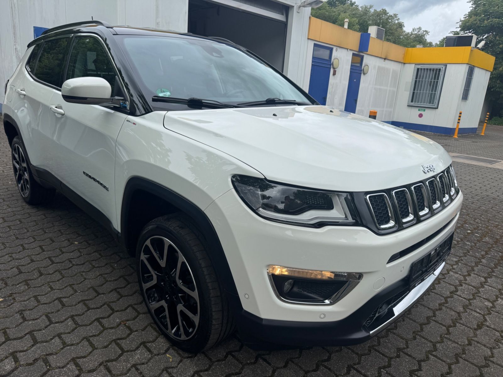 Fahrzeugabbildung Jeep Compass Limited 4WD Leder+Navi+Kamera+ACC