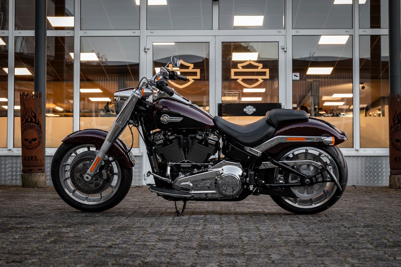 Fahrzeugabbildung Harley-Davidson FLFBS FAT BOY 114 -SOFTAIL-Midnight Crimson