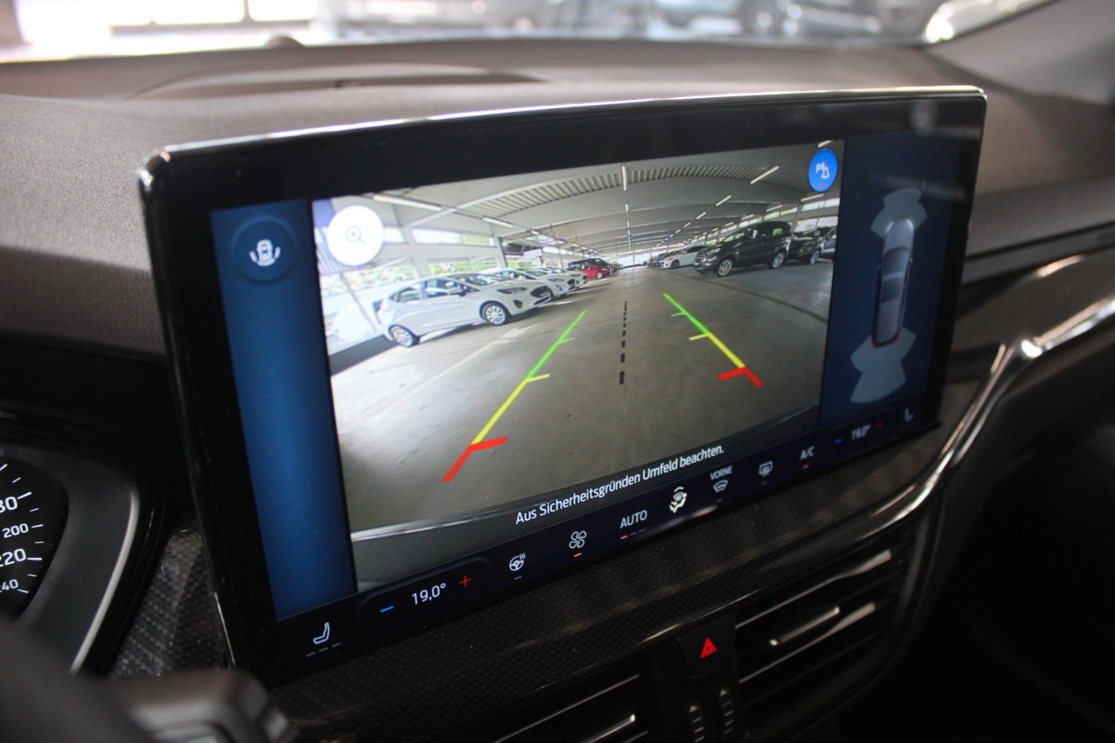 Fahrzeugabbildung Ford Focus ST-Line Aut. LED AHK ACC B&O WinterPak uvm
