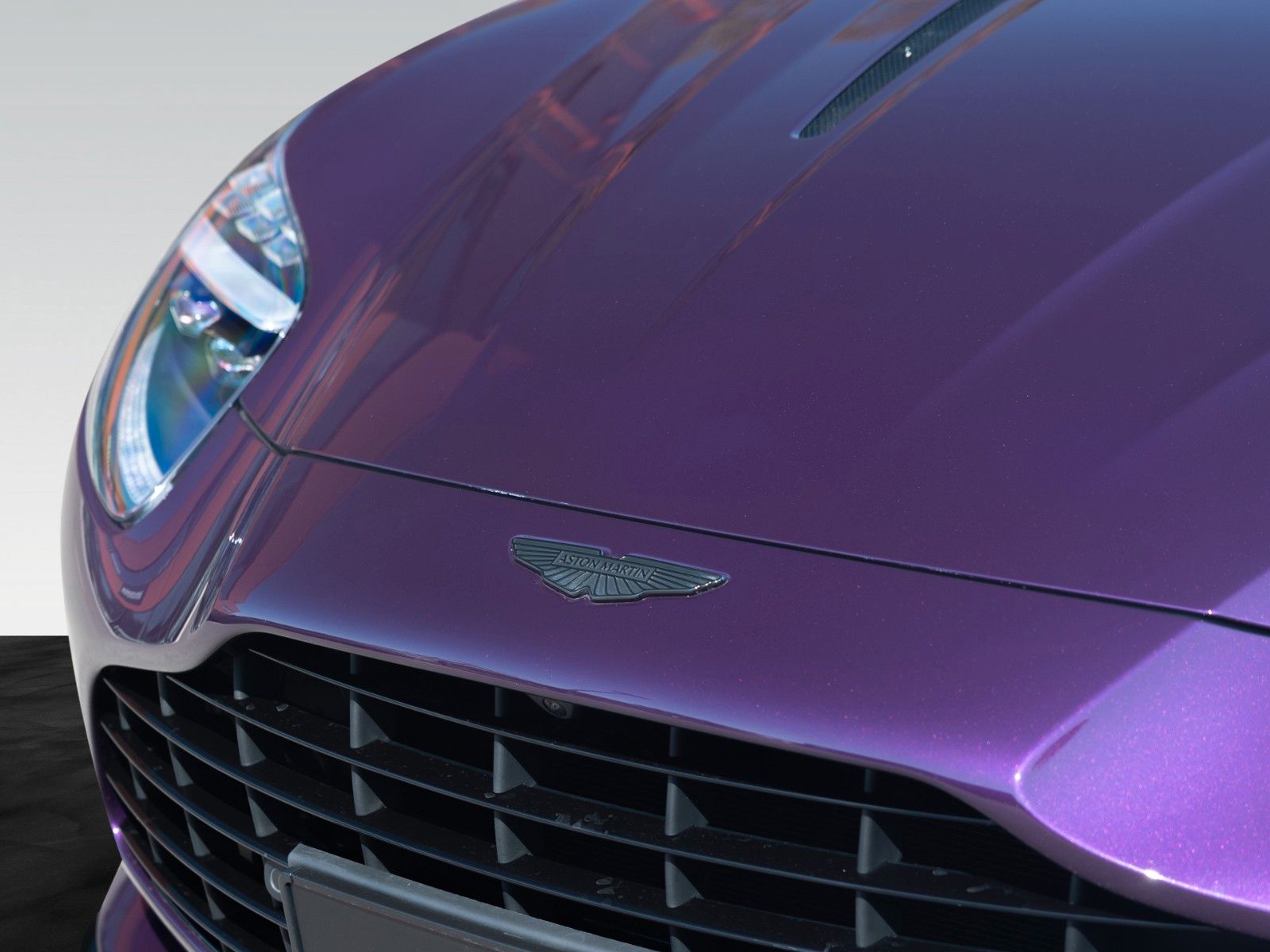 Aston Martin DB12 Volante | Storm Purple | Bowers&Wilkins foto 17
