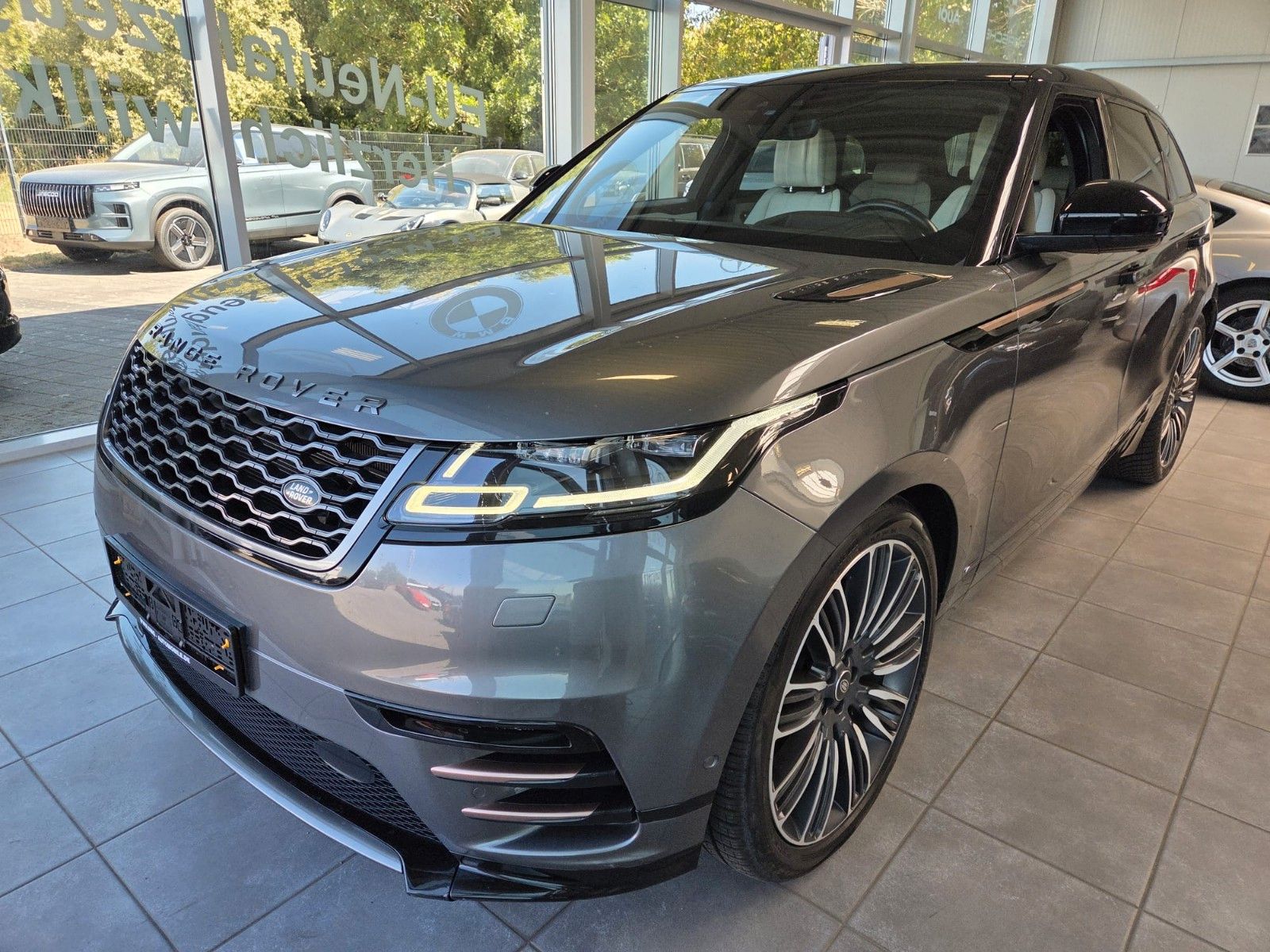 Fahrzeugabbildung Land Rover Range Rover Velar First Edition