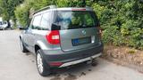 Skoda Yeti 2.0 TDI 4x4 Ambition AHK Pano 140 PS - silberne Skoda Yeti