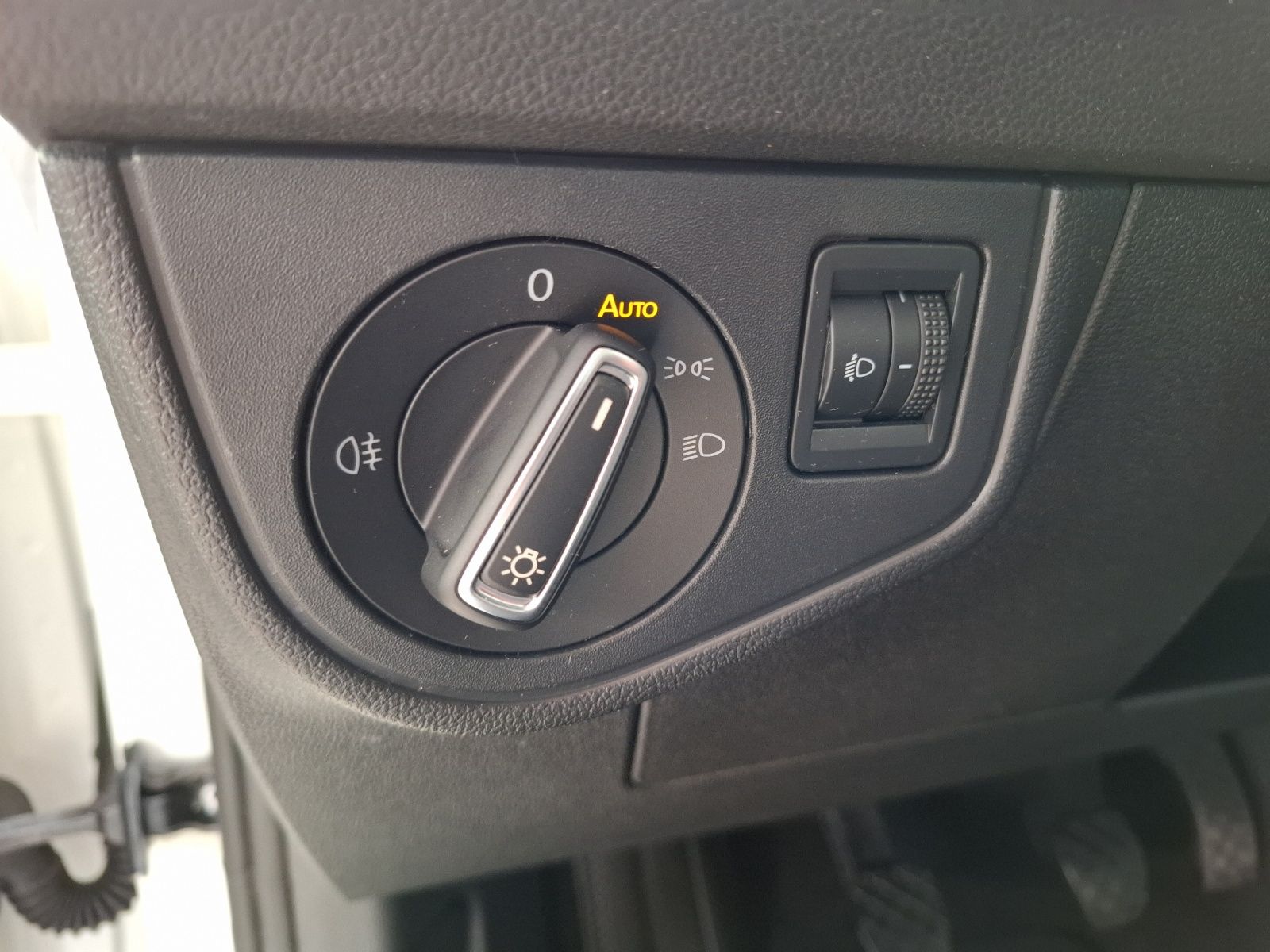 Fahrzeugabbildung Volkswagen Polo 1.0 Basis LED Klima AID PDC SH