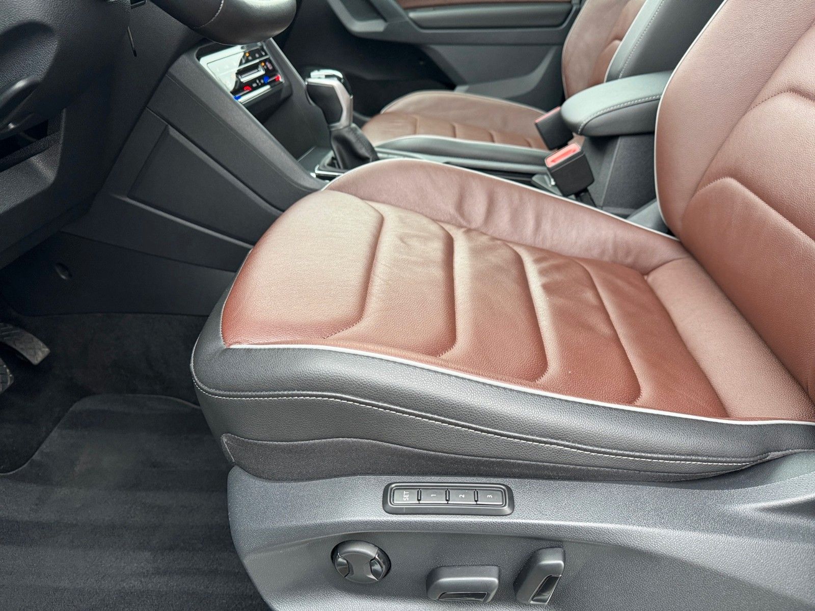 Fahrzeugabbildung Volkswagen Tiguan Elegance 4Motion 2.0 TDI