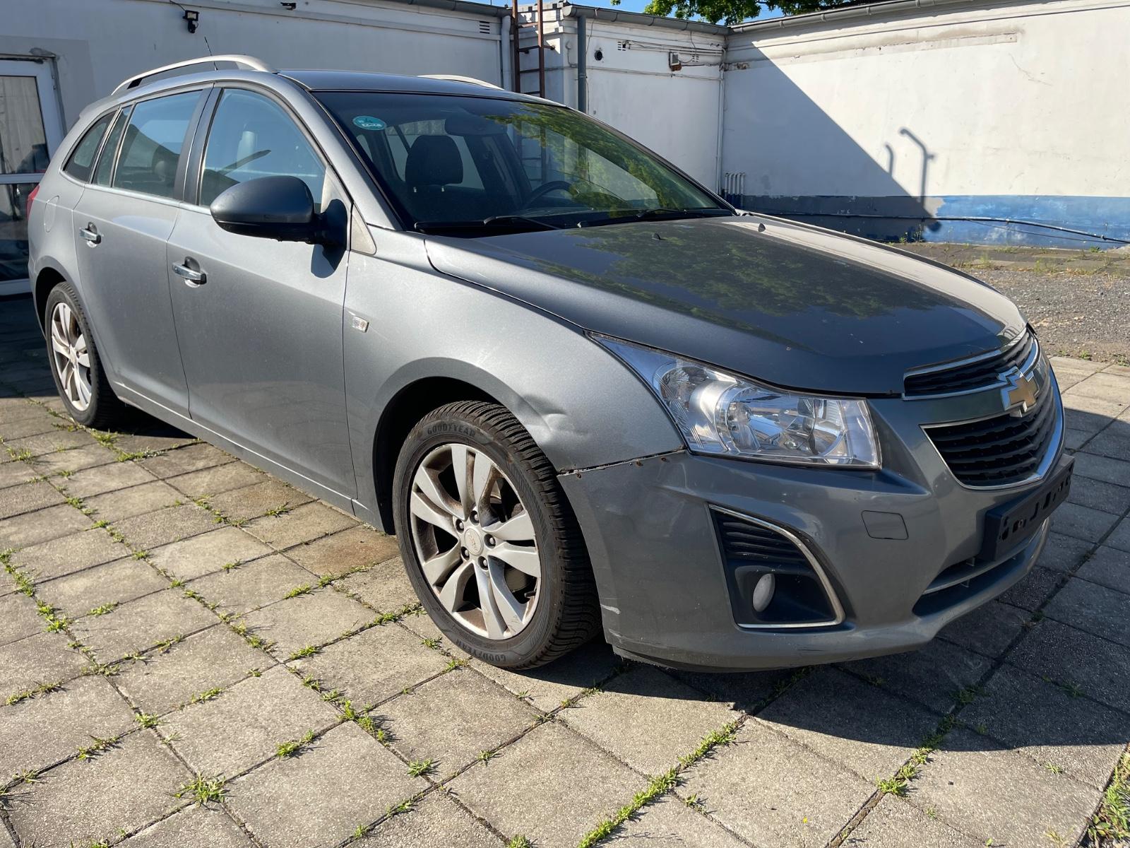 Chevrolet Cruze 2013 — interior