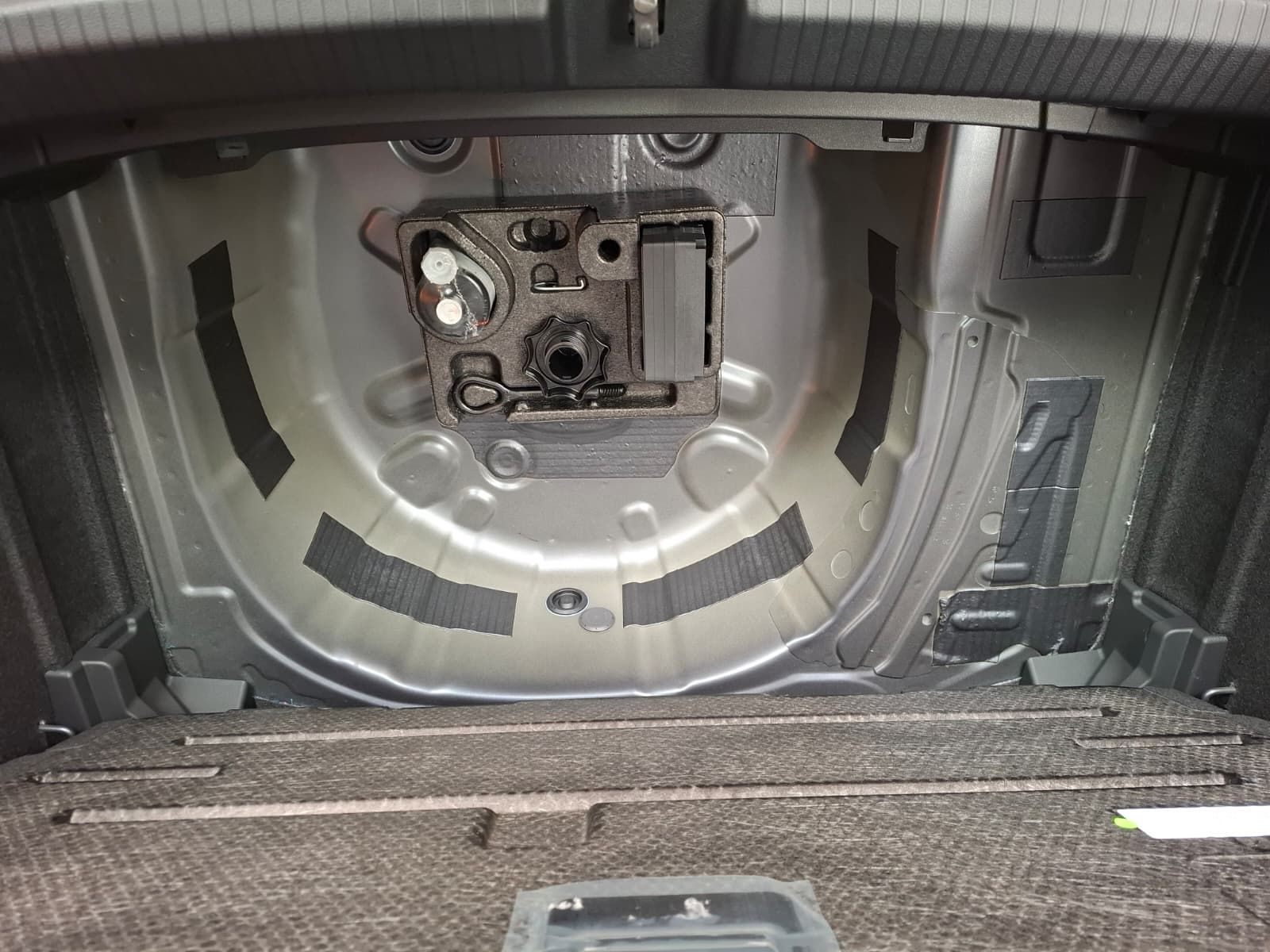 Fahrzeugabbildung Volkswagen Polo VI Energy 1.0 TSI DSG +LED +ACC+Travel Ass.