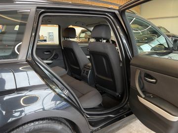 BMW 318i  Touring *NAVI*KLIMA*TEMPOMAT*>SZHZ*